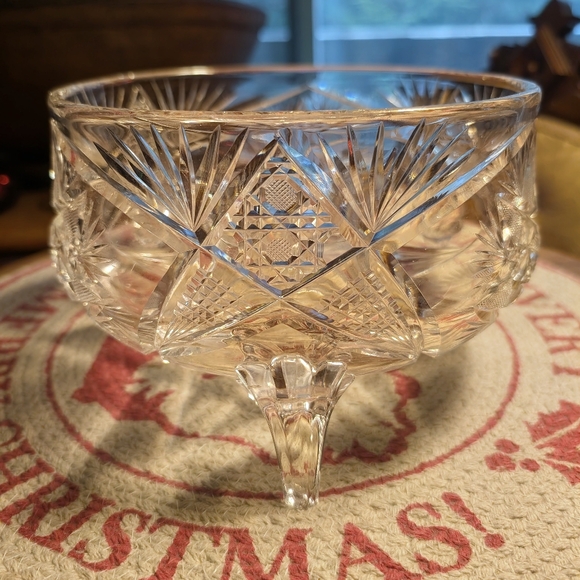 Antique Highly Faceted Hand Cut Lead Crystal Three Footed Bowl - Picture 5 of 10